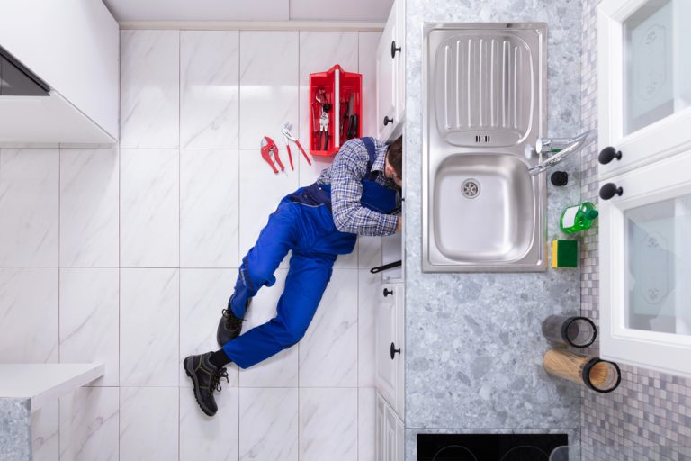 Need A Plumber For Kitchen Sink Plumbing? Here’s Who To Call